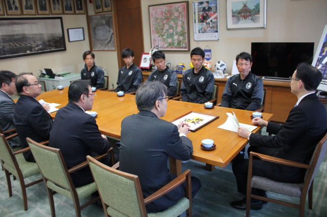 トリ表敬訪問.jpg